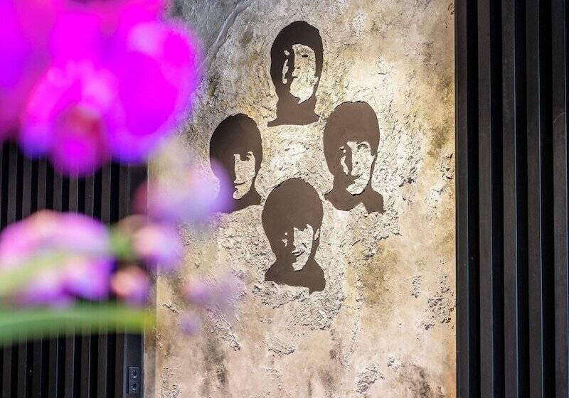 هتل Am Beatles Platz