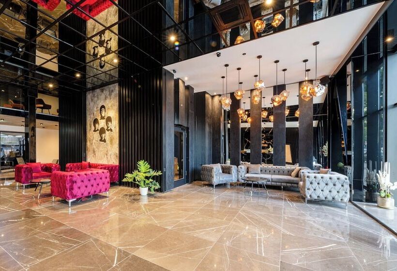 هتل Am Beatles Platz