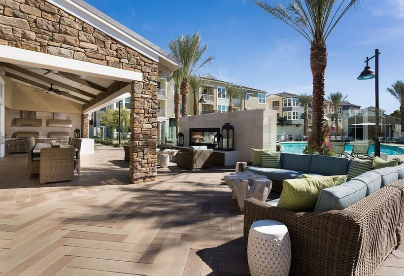 هتل Avalon Baker Ranch