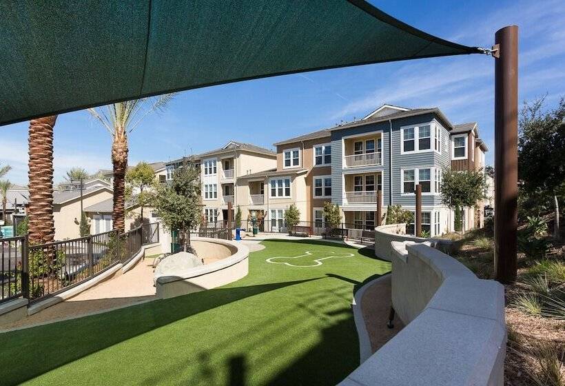 هتل Avalon Baker Ranch