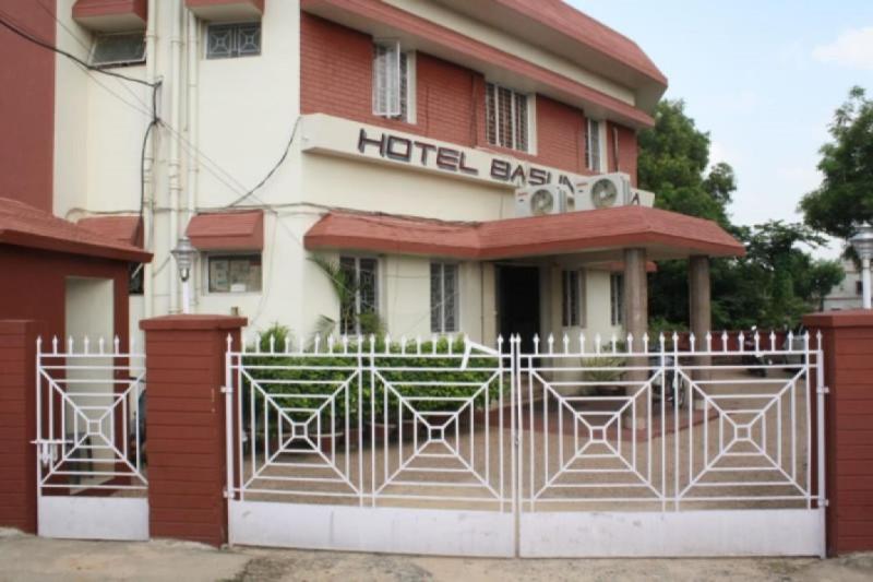 בית מלון כפרי Basundhara