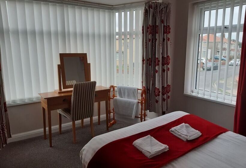 Отель Blackpool Abode   Caxton Lodge