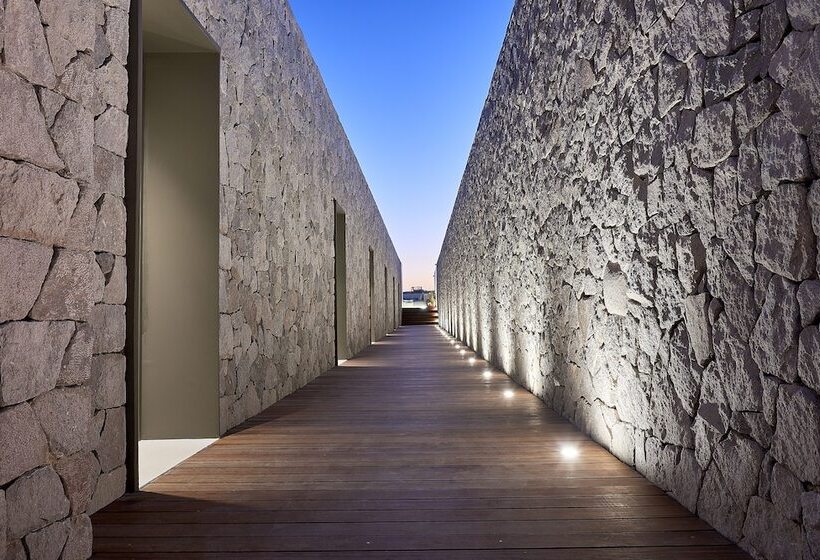هتل Cave Suites