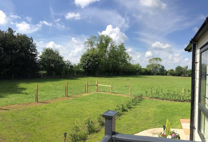 Отель Field House Farm Lodge