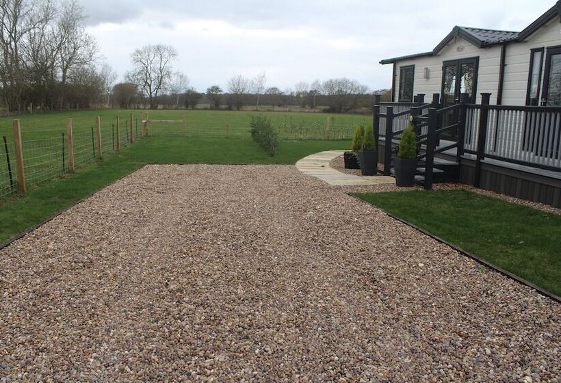 Отель Field House Farm Lodge