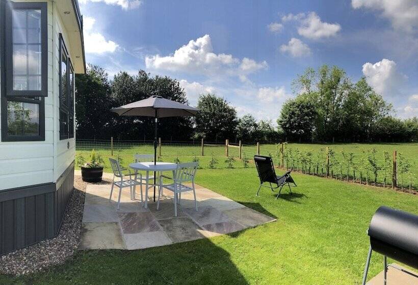 Отель Field House Farm Lodge