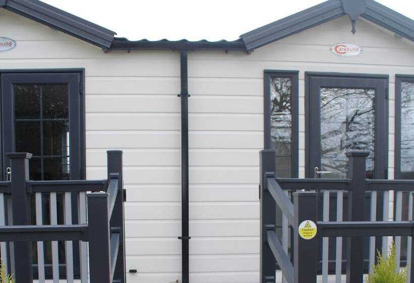 Отель Field House Farm Lodge