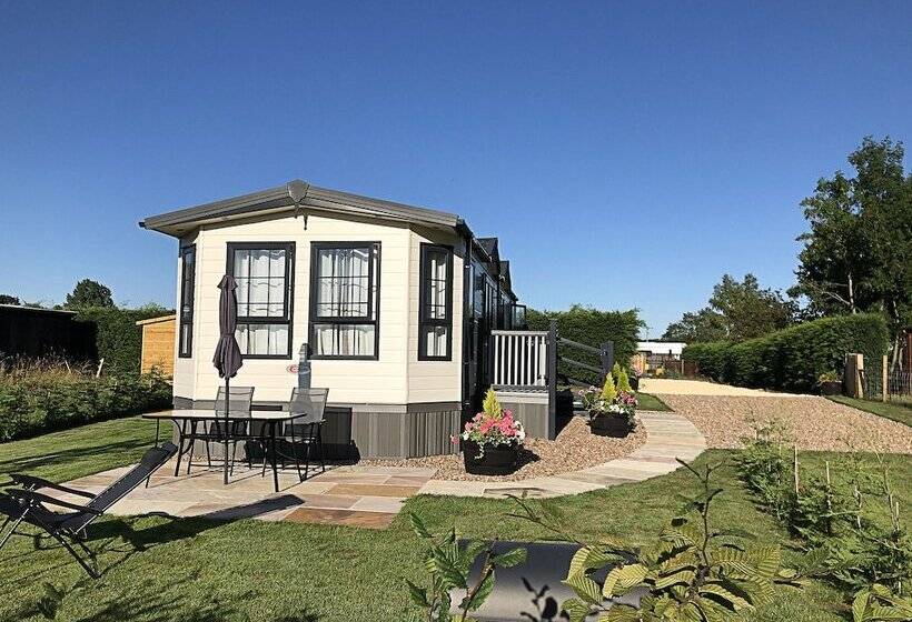 Отель Field House Farm Lodge