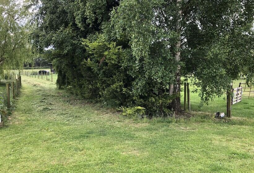 Отель Field House Farm Lodge