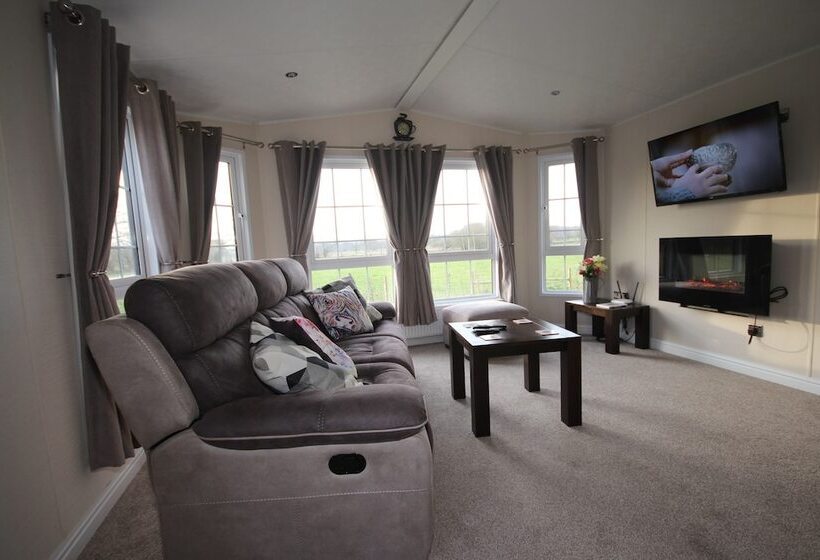 Отель Field House Farm Lodge