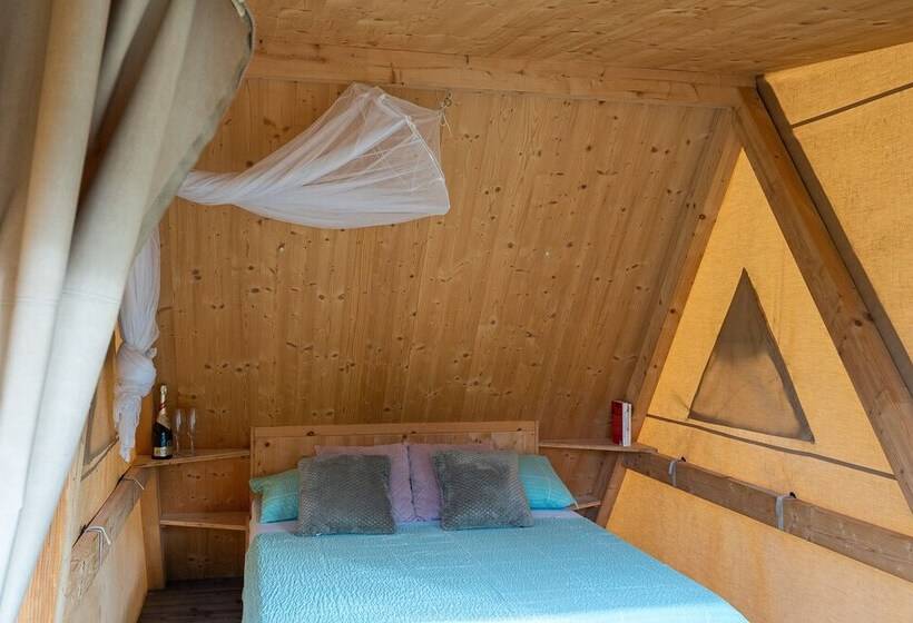 בית מלון כפרי French Nateko Glamping Tent