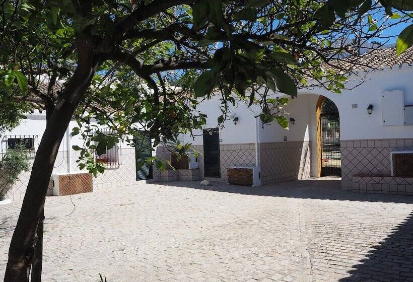 هتل Hacienda Marcharavi