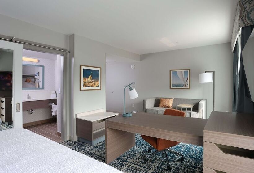 فندق Hampton Inn & Suites Manistee Waterfront