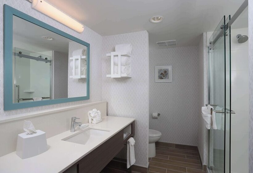 فندق Hampton Inn & Suites Manistee Waterfront