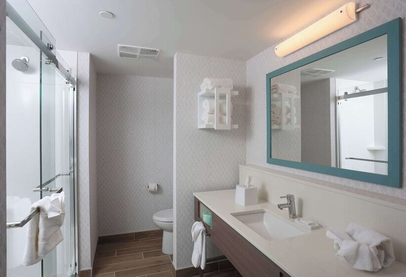 فندق Hampton Inn & Suites Manistee Waterfront