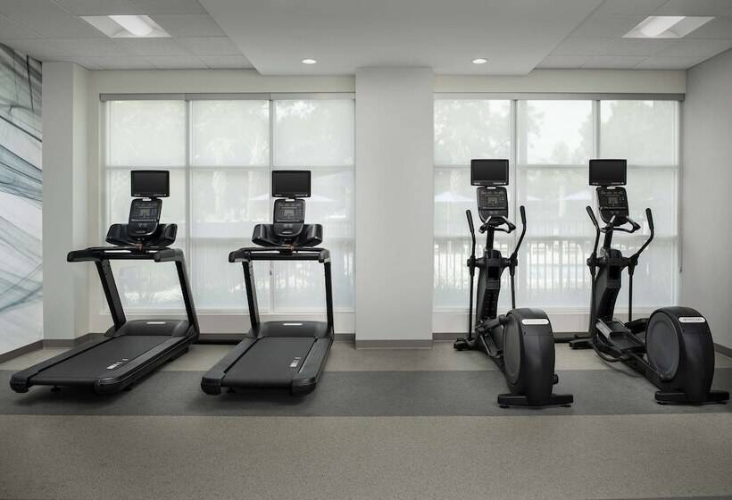 בית מלון כפרי Hilton Garden Inn Pensacola Downtown