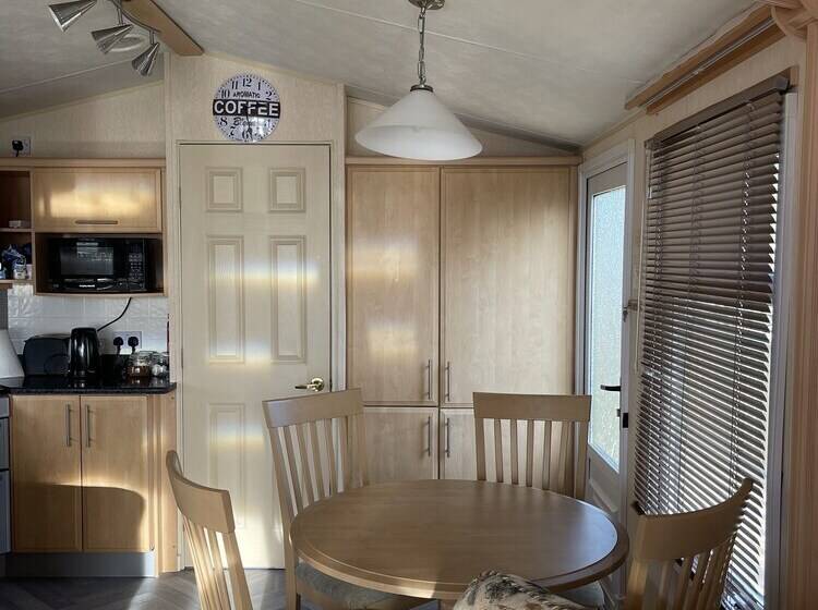 Отель Immaculate 2 Bed Static Caravan At Monrieth
