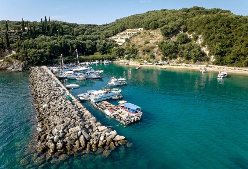 בית מלון כפרי Isavoria Resort