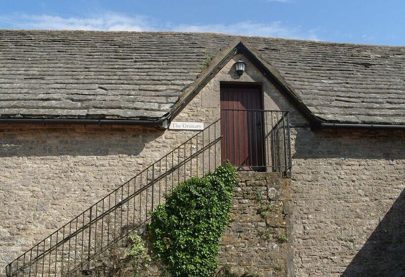 فندق Kingston Country Courtyard