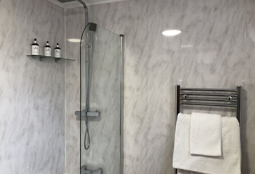 فندق Kingston Country Courtyard