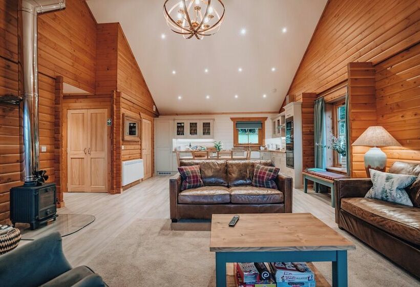 فندق Merklands Wood Luxury Lodges