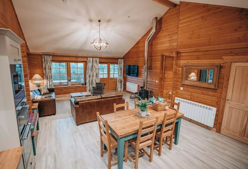 فندق Merklands Wood Luxury Lodges