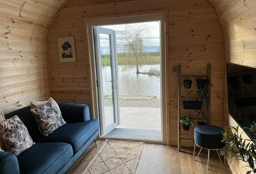 Отель New Farm Holidays