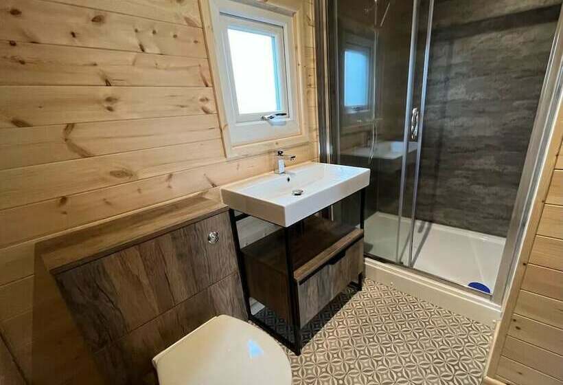 Отель New Farm Holidays