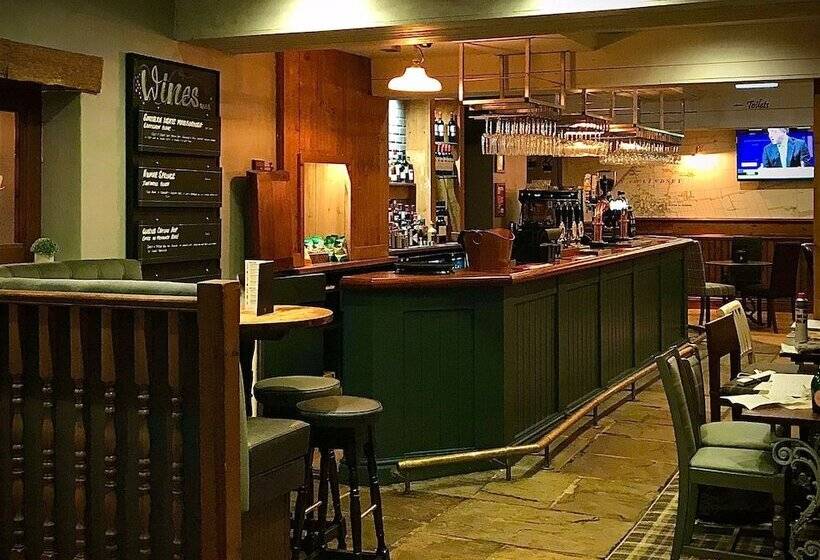 Отель Red Lion Coaching Inn