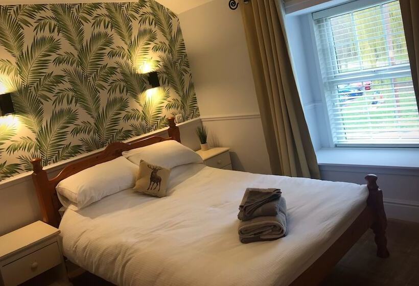 Отель Red Lion Coaching Inn