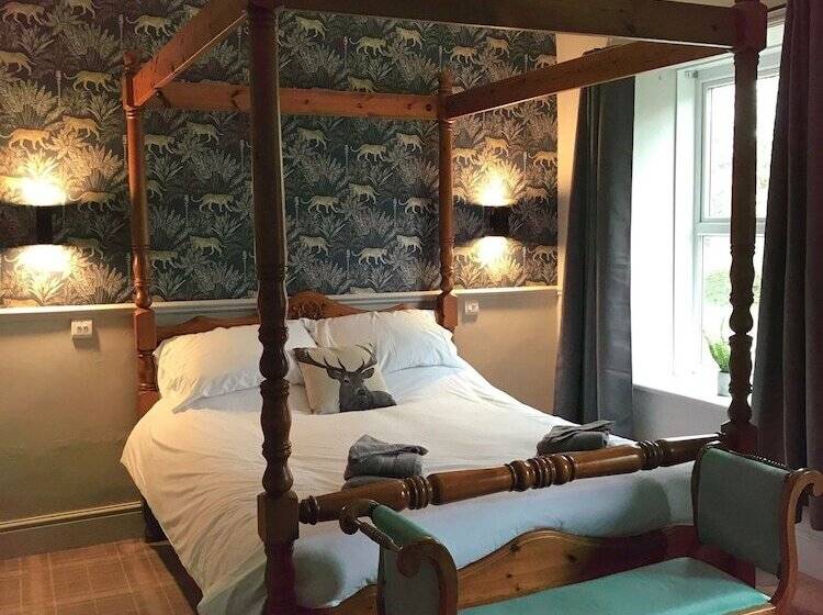 Отель Red Lion Coaching Inn