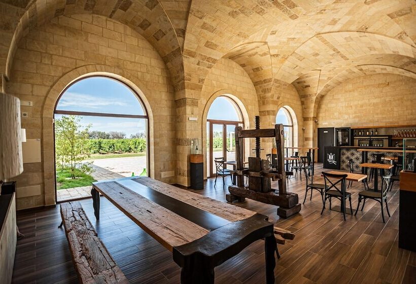 فندق ريفى Masseria Torleanzi   Wine Relais