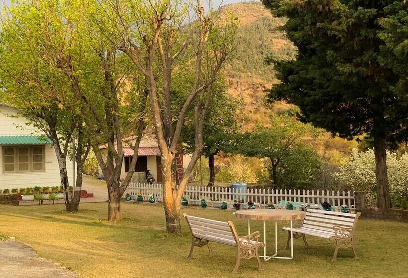 בית מלון כפרי Saiva Hill Resort