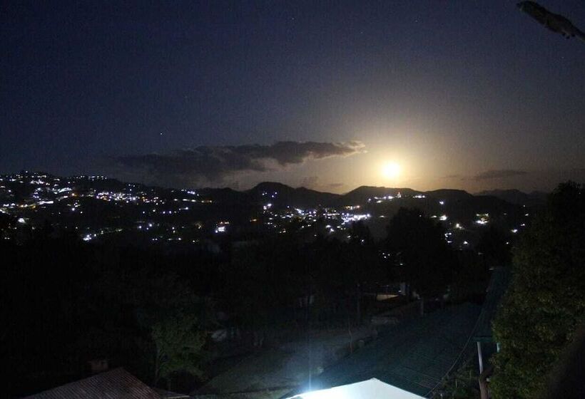 בית מלון כפרי Saiva Hill Resort