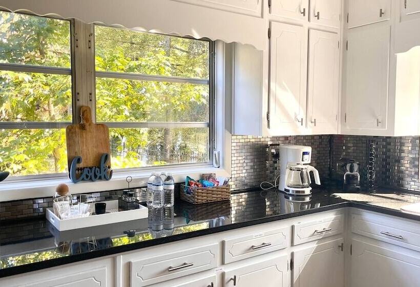 فندق The Red Cottage Fantastic View Firepit Free Kayaks