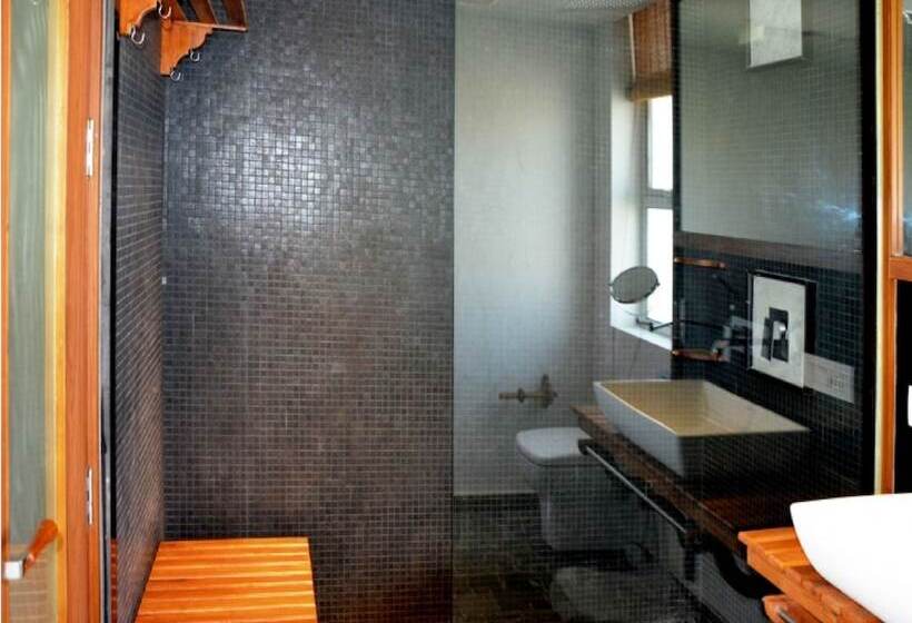 호텔 The Sky Imperial Aarivaa Luxury Homestay