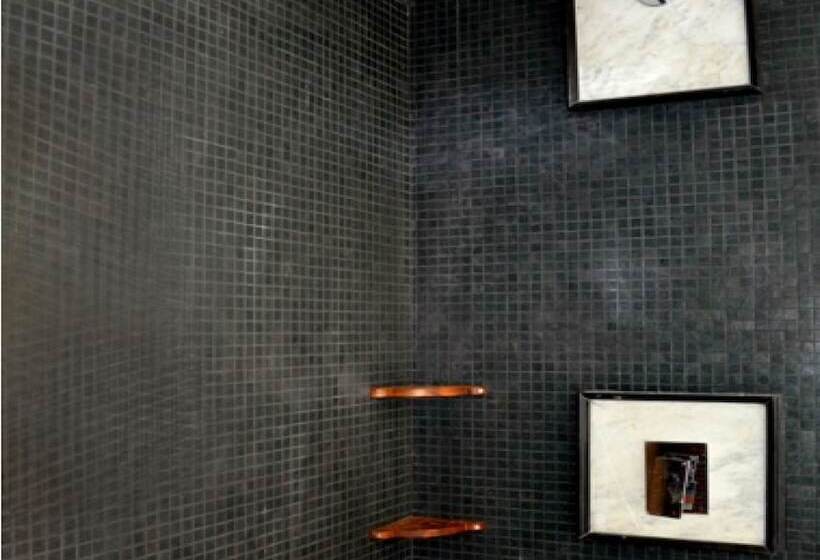 호텔 The Sky Imperial Aarivaa Luxury Homestay