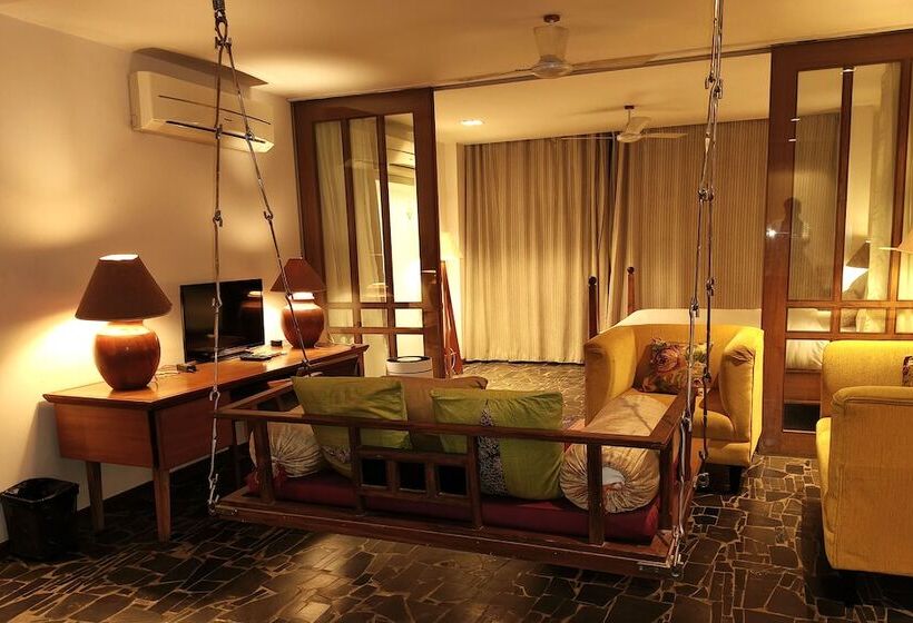 호텔 The Sky Imperial Aarivaa Luxury Homestay