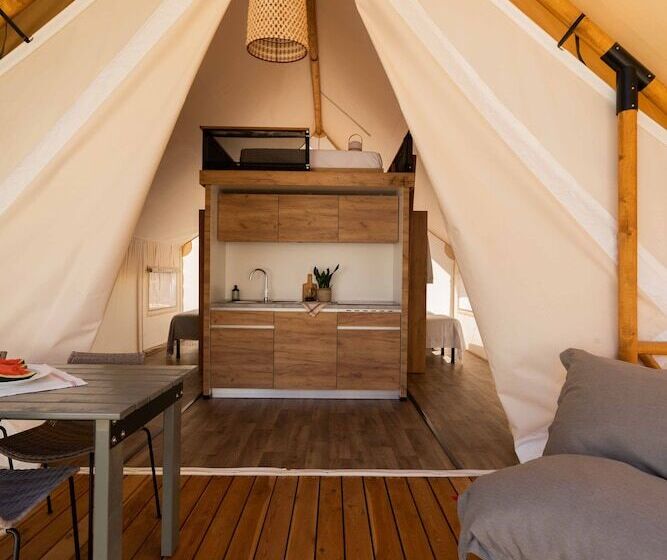 Отель Wecamp Cadaqués