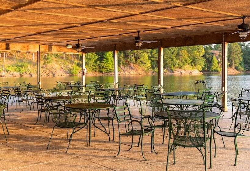 King Guest Room Located At The Entrance To Mountain Harbor Just 2 1/2 Miles From Lake Ouachita. By R