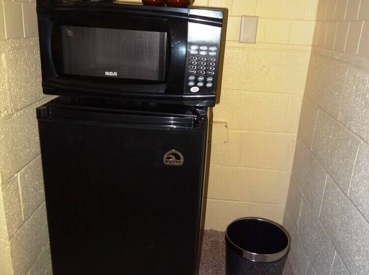 King Guest Room Located At The Joplin Inn At The Entrance To Mountain Harbor, Just 2 1/2 Miles From