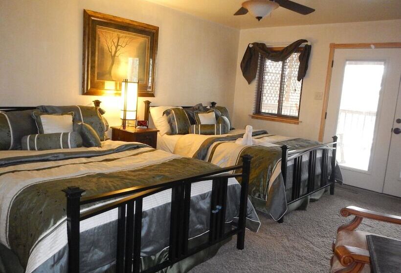 Lake View Three Bedroom, Three Bath Cottage With Private Hot Tub Overlooking Lake Ouachita. By Redaw