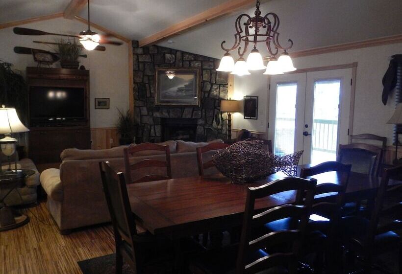 Lake View Three Bedroom, Three Bath Cottage With Private Hot Tub Overlooking Lake Ouachita. By Redaw