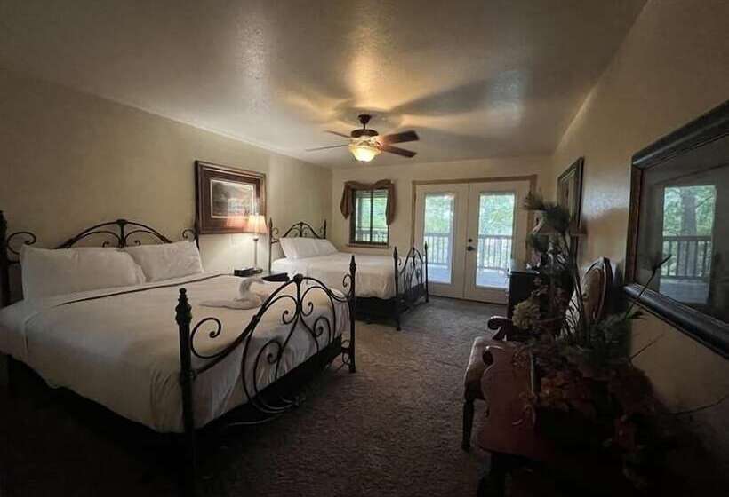 Lake View Three Bedroom, Three Bath Cottage With Private Hot Tub Overlooking Lake Ouachita. By Redaw