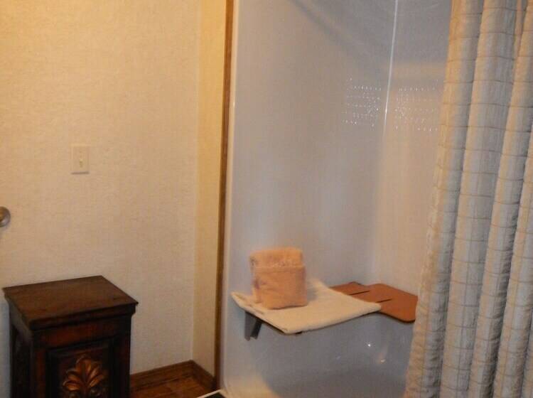 Lake View Three Bedroom, Three Bath Harbor North Luxury Cottage With Private Hot Tub Overlooking Lak