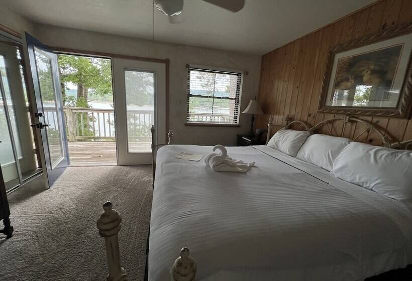 Lake View Two Bedroom, Two Bath Loft, Log Sided Cottage With Private Hot Tub Overlooking Lake Ouachi