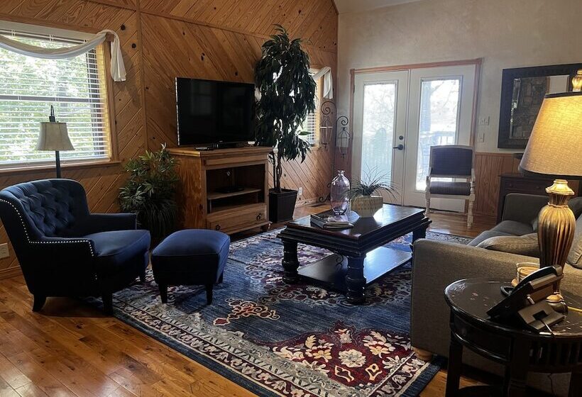 Lake View Two Bedroom, Two Bath Loft, Log Sided Cottage With Private Hot Tub Overlooking Lake Ouachi