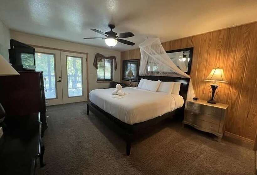 Lake View Two Bedroom, Two Bath Log Sided Cottage With Private Hot Tub Overlooking Lake Ouachita. By