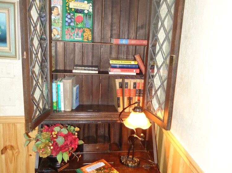 Lake View Two Bedroom, Two Bath Log Sided Cottage With Private Hot Tub Overlooking Lake Ouachita. By