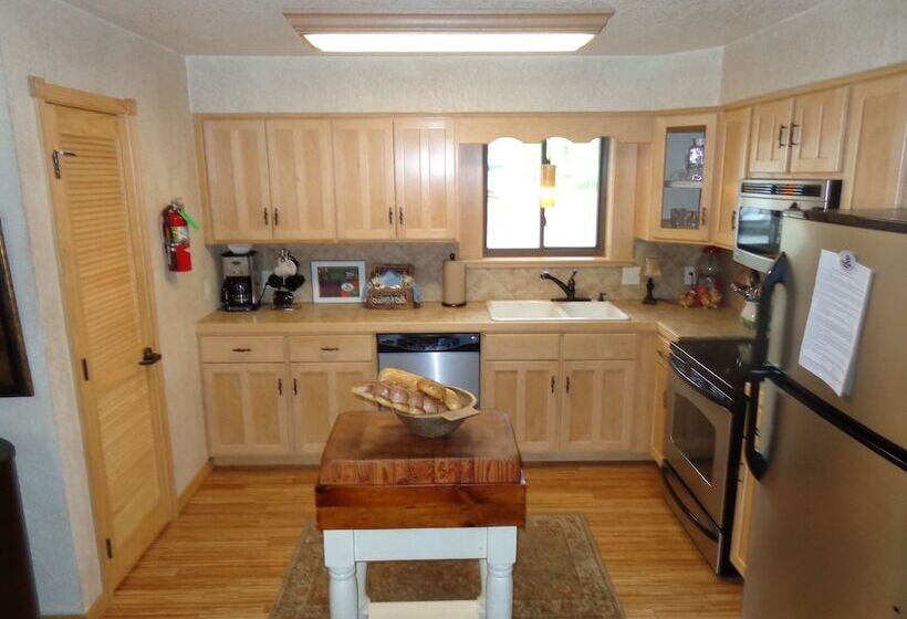 Lake View Two Bedroom, Two Bath Log Sided Cottage With Private Hot Tub Overlooking Lake Ouachita. By